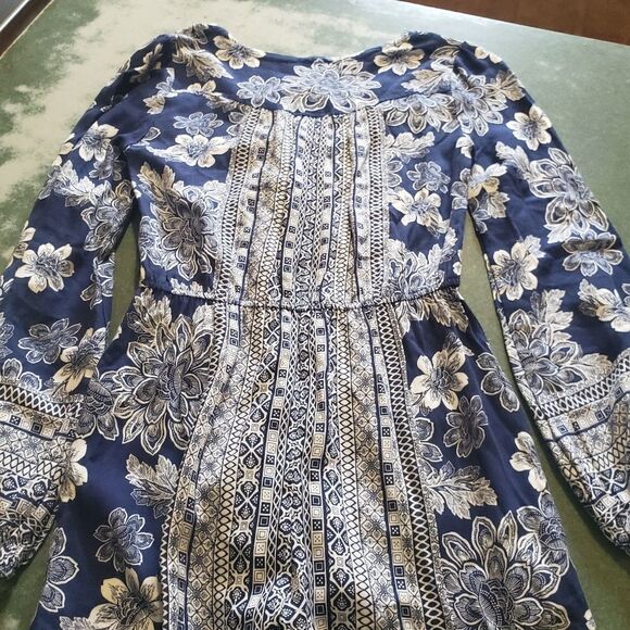 Lulu's blue&white floral romper sz XS - Picture 4 of 4